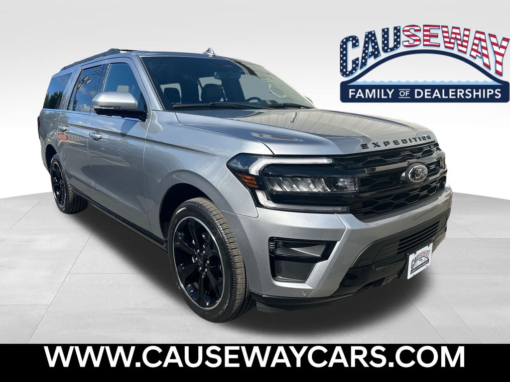 2022 Ford Expedition Limited's photo