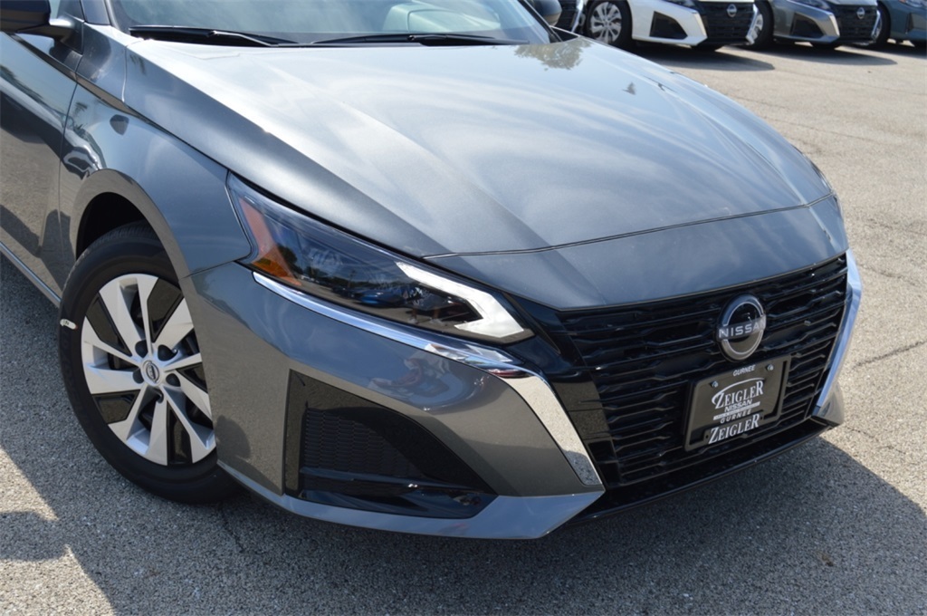 2025 Nissan Altima S photo 2
