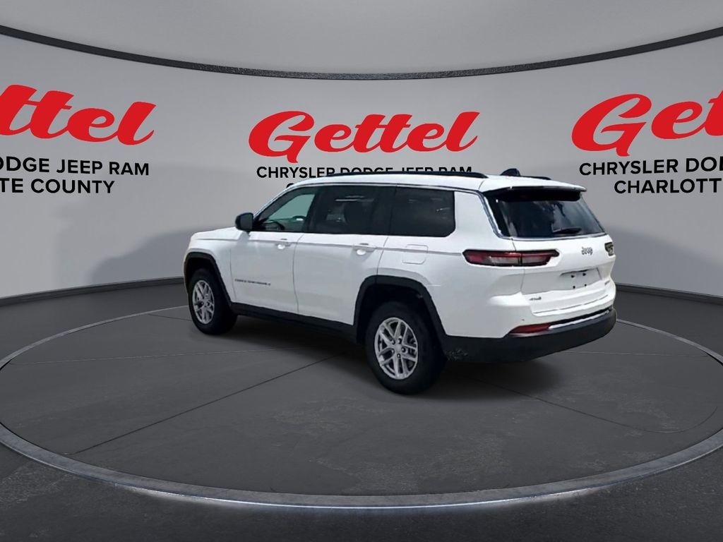 2025 Jeep Grand Cherokee Laredo photo 4