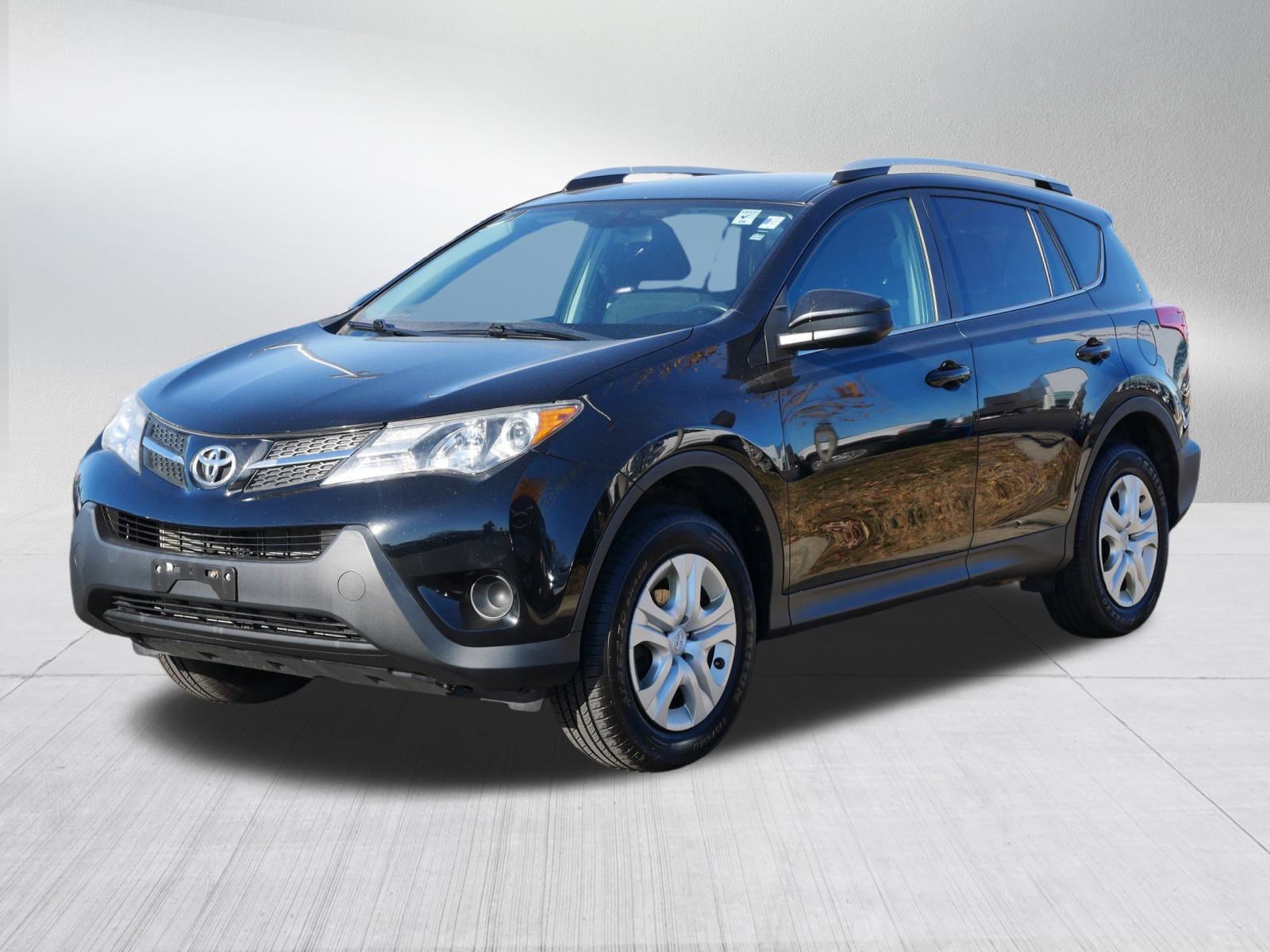 2015 Toyota RAV4 LE photo 3