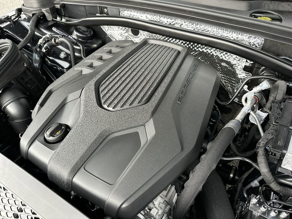 2025 Porsche Macan Base photo 22