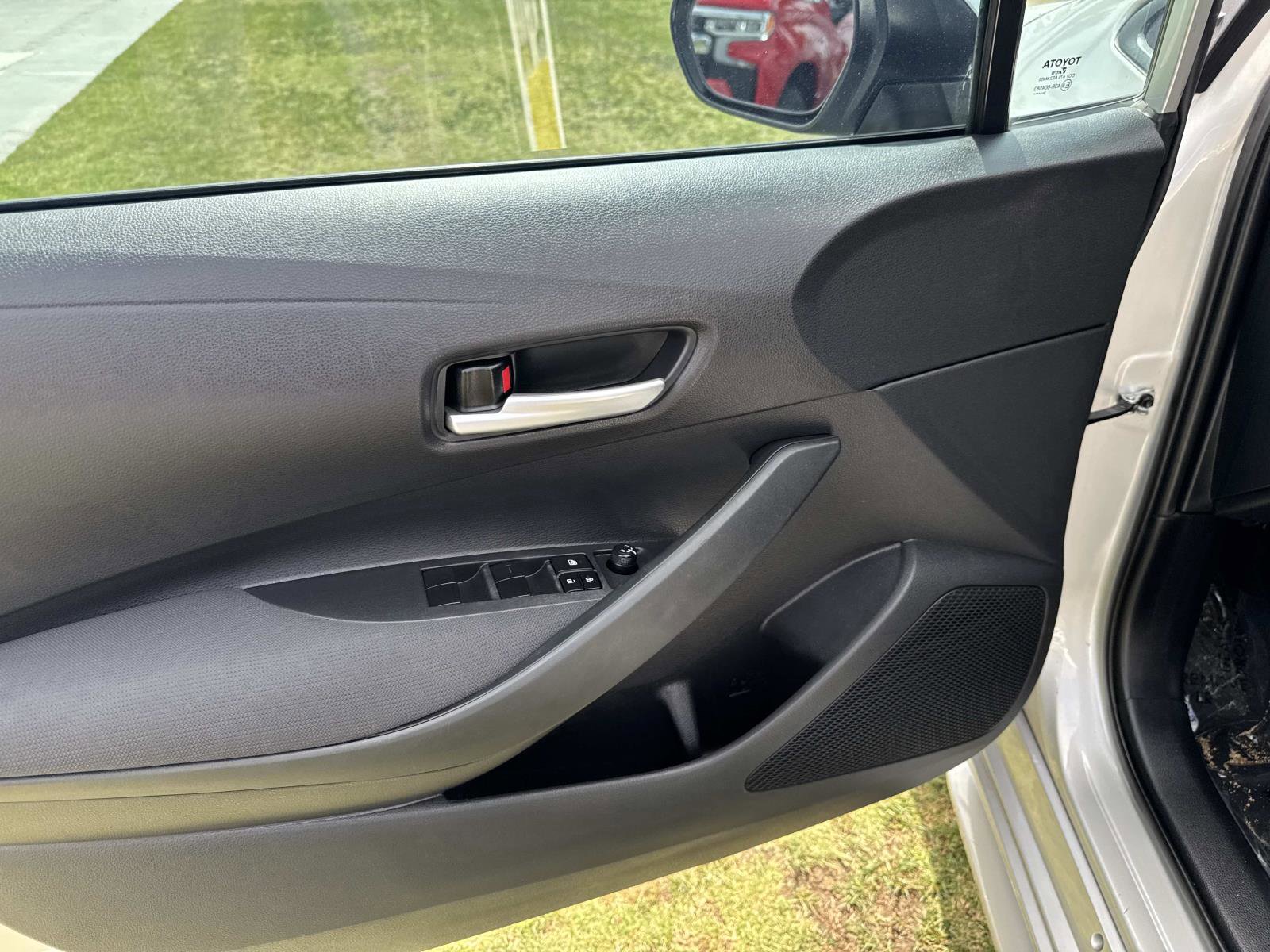 2020 Toyota Corolla LE photo 18
