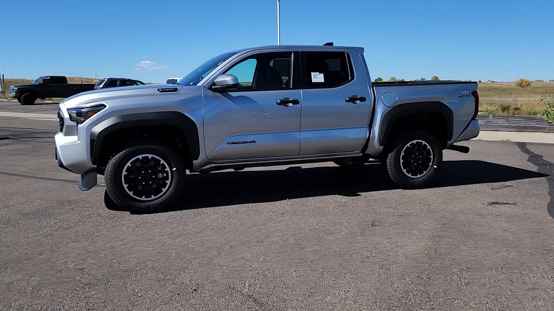 2025 Toyota Tacoma TRD Off-Road photo 2