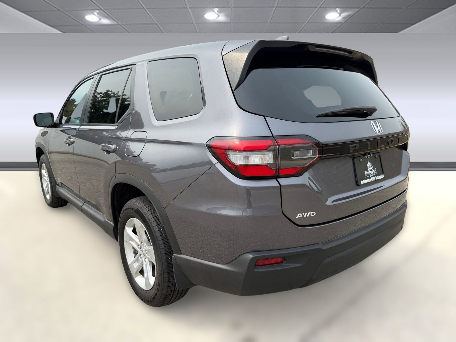 2024 Honda Pilot LX photo 3