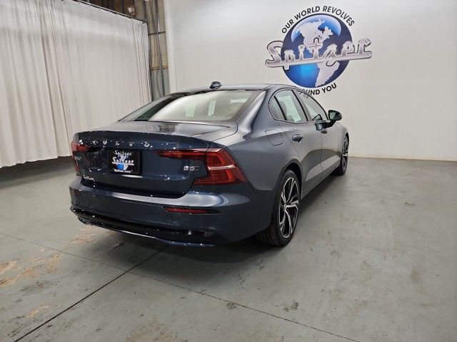 2024 Volvo S60 B5 Core photo 4