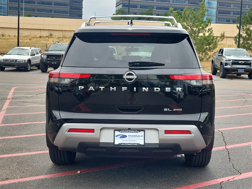 2023 Nissan Pathfinder SL photo 3