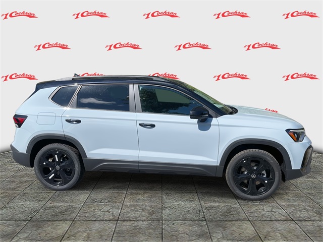 2025 Volkswagen Taos SE photo 2