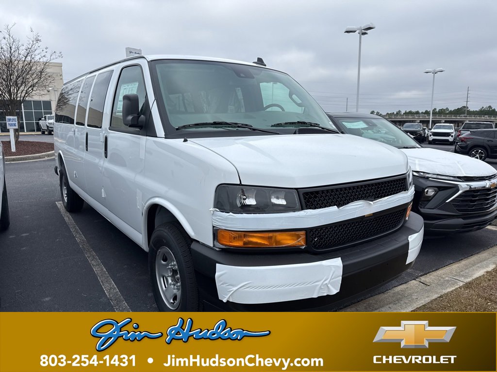 2025 Chevrolet Express Passenger LS's photo