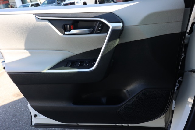 2021 Toyota RAV4 Hybrid XLE Premium photo 21