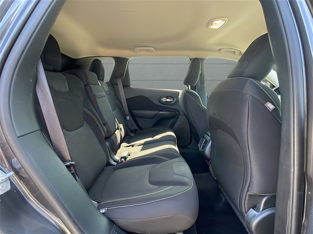 2015 Jeep Cherokee Latitude photo 12