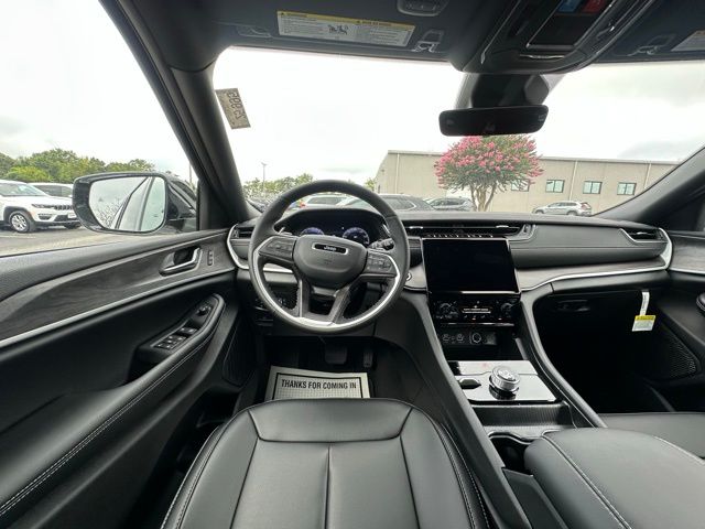 2025 Jeep Grand Cherokee Limited photo 14