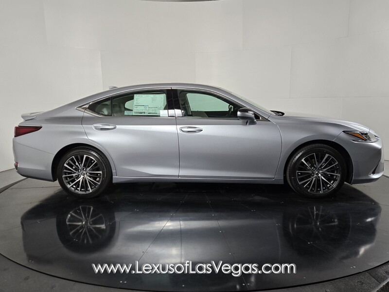 2025 Lexus ES 300h photo 3