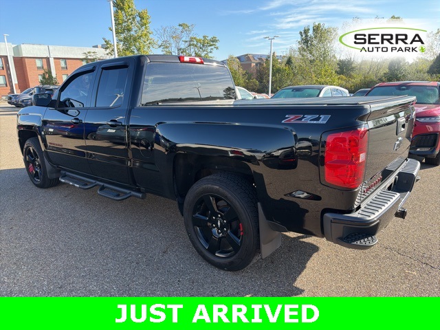 2017 Chevrolet Silverado 1500 LT photo 3