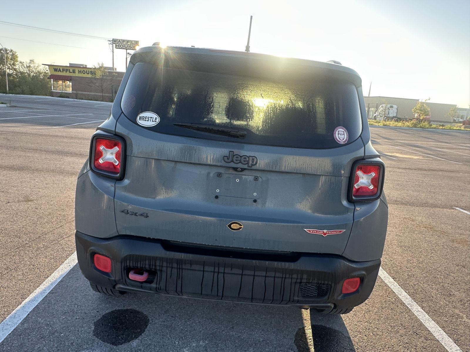 2016 Jeep Renegade Trailhawk photo 3