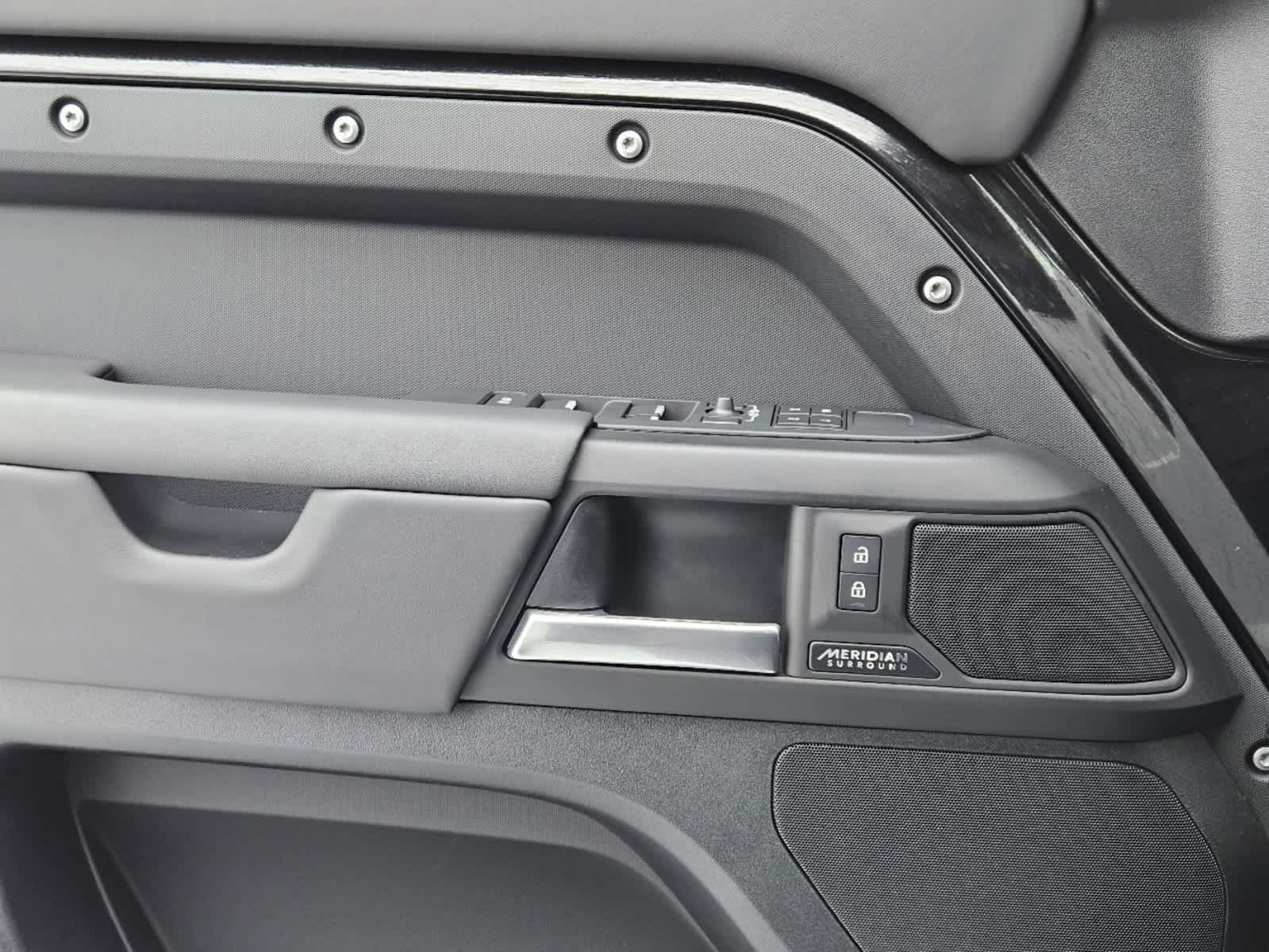 2025 Land Rover Defender 110 X-Dynamic SE photo 20