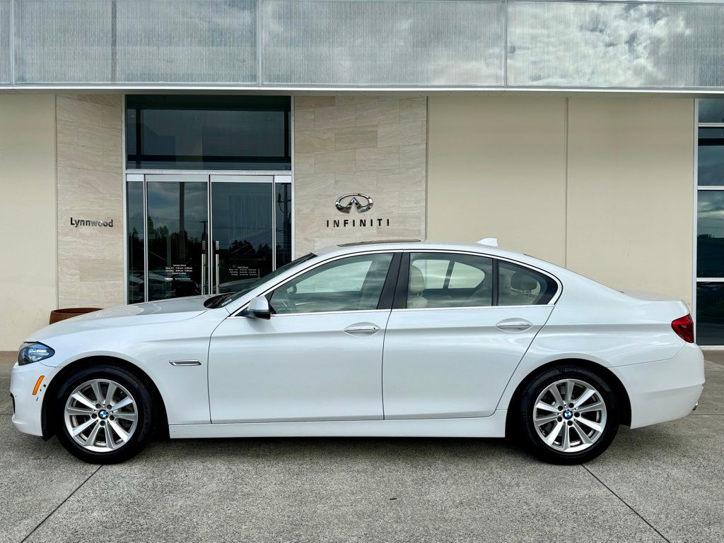 2015 Bmw 528i xDrive Sedan photo 2