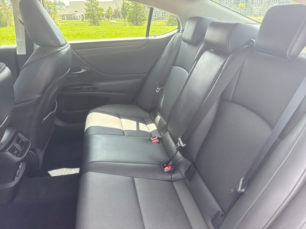 2022 Lexus ES 350 photo 3