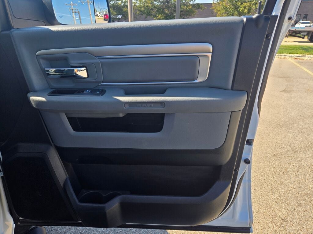 2019 Ram 1500 Classic SLT photo 5