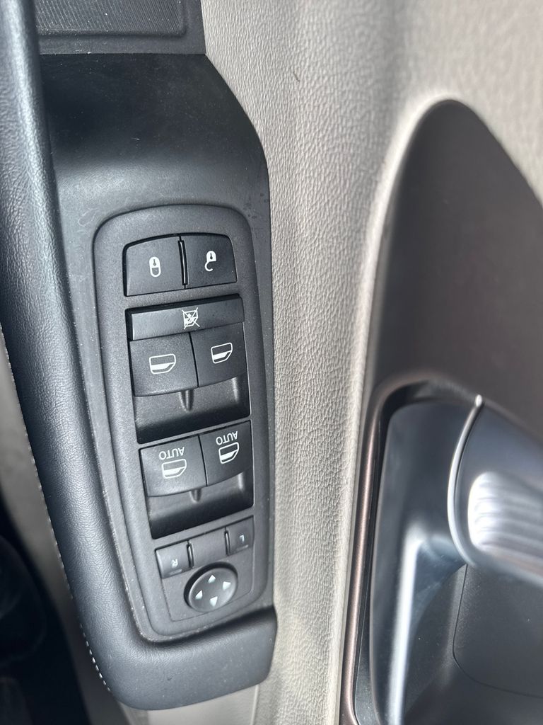 2023 Chrysler Voyager LX photo 37