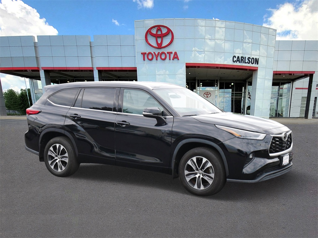 Certified 2022 Toyota Highlander XLE with VIN 5TDGZRBH2NS195387 for sale in Minneapolis, Minnesota