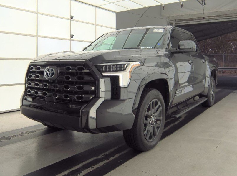 2023 Toyota Tundra Platinum's photo