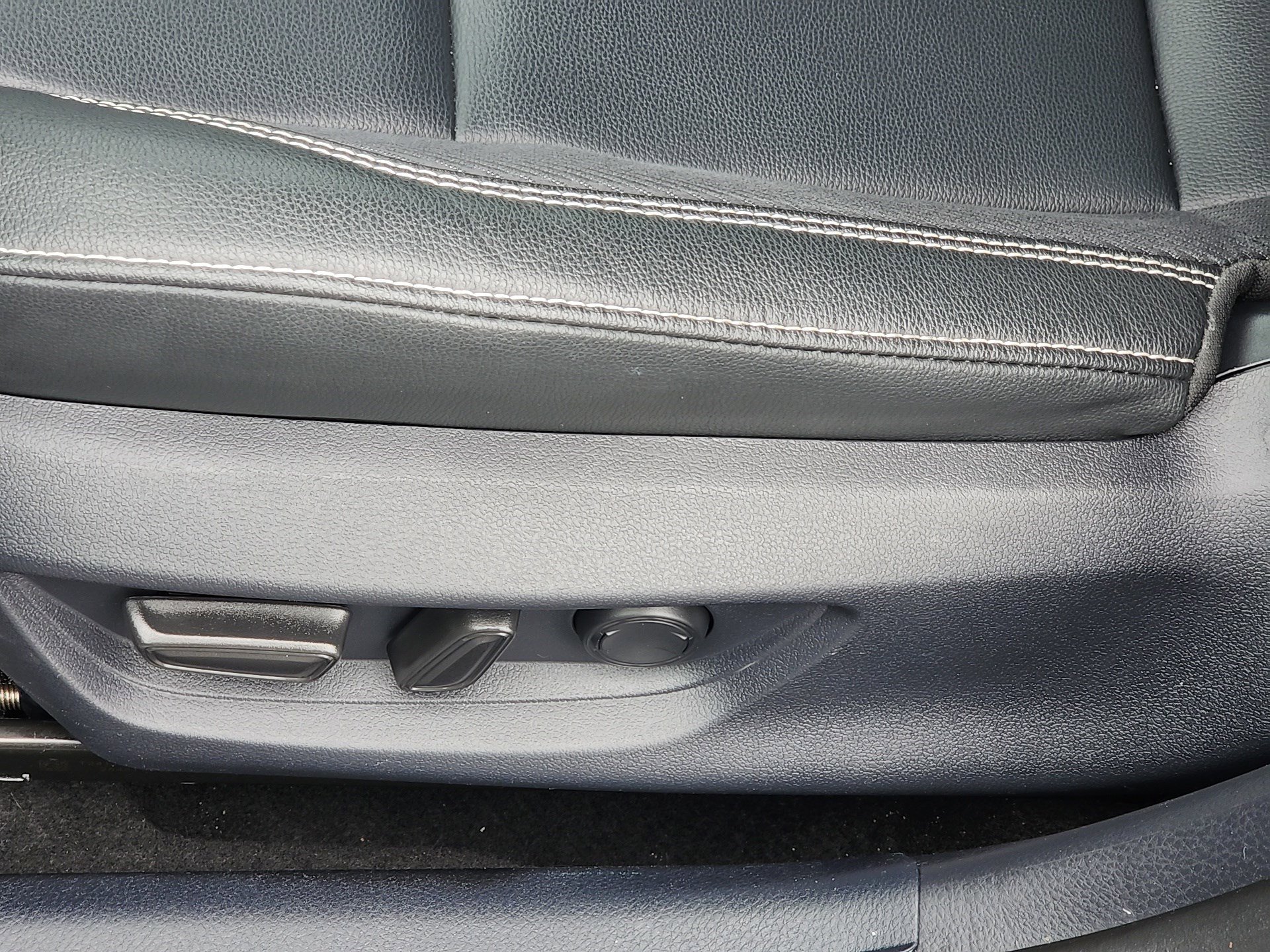 2025 Toyota Camry SE photo 21