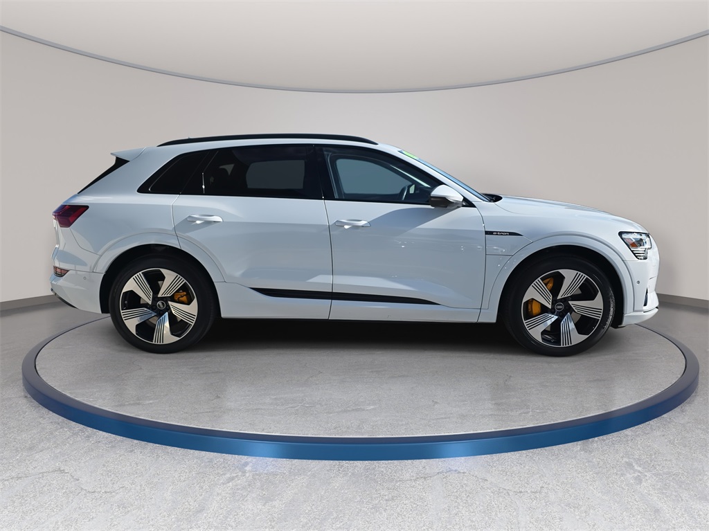 2023 Audi e-tron Premium Plus photo 3