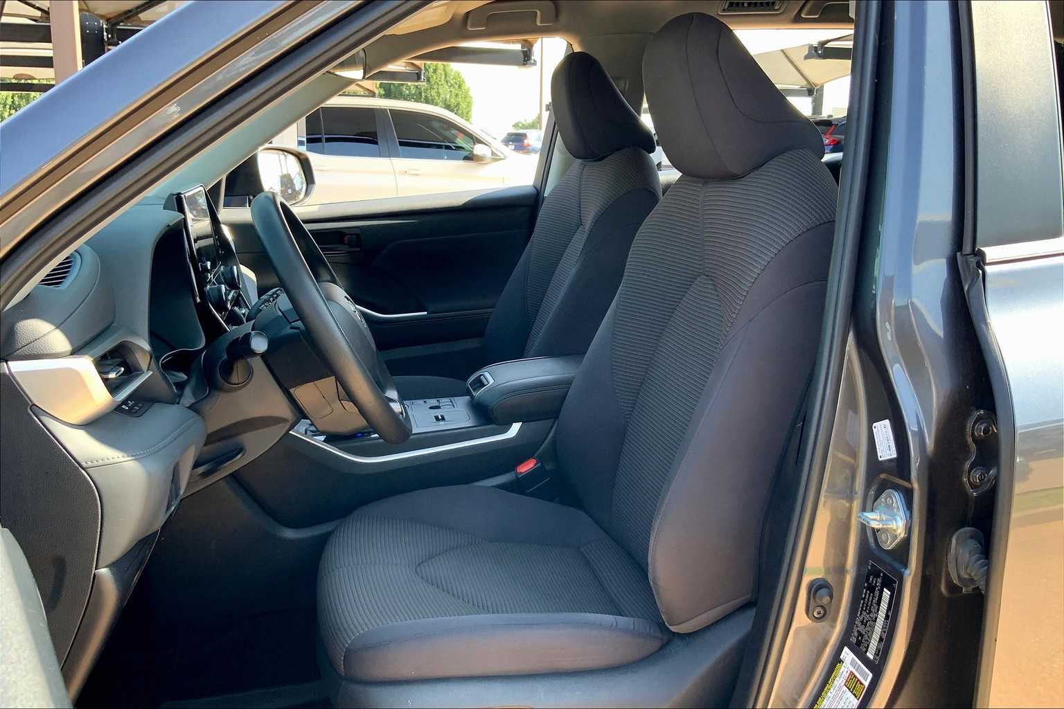 2023 Toyota Highlander L photo 19