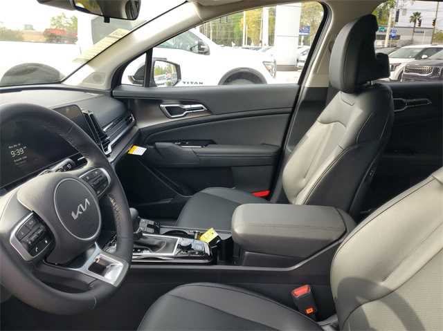 2025 Kia Sportage EX photo 2