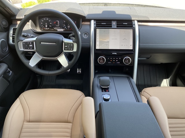 2025 Land Rover Discovery SE photo 9