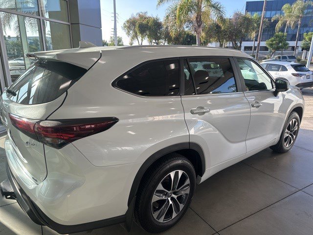2025 Toyota Highlander Hybrid XLE photo 5