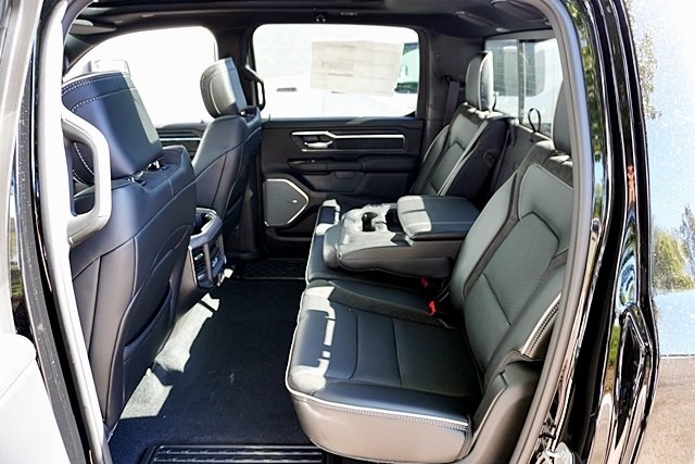 New 2026 Diamond Black Crystal Pearl-Coat Exterior Paint RAM Laramie image 22