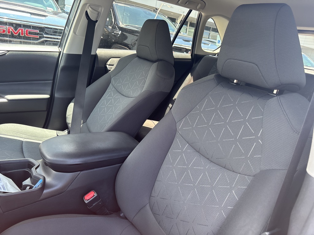 2021 Toyota RAV4 XLE photo 15