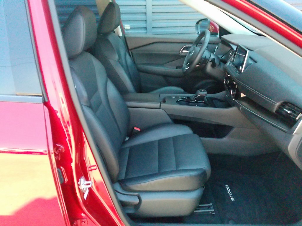 2021 Nissan Rogue SV photo 11
