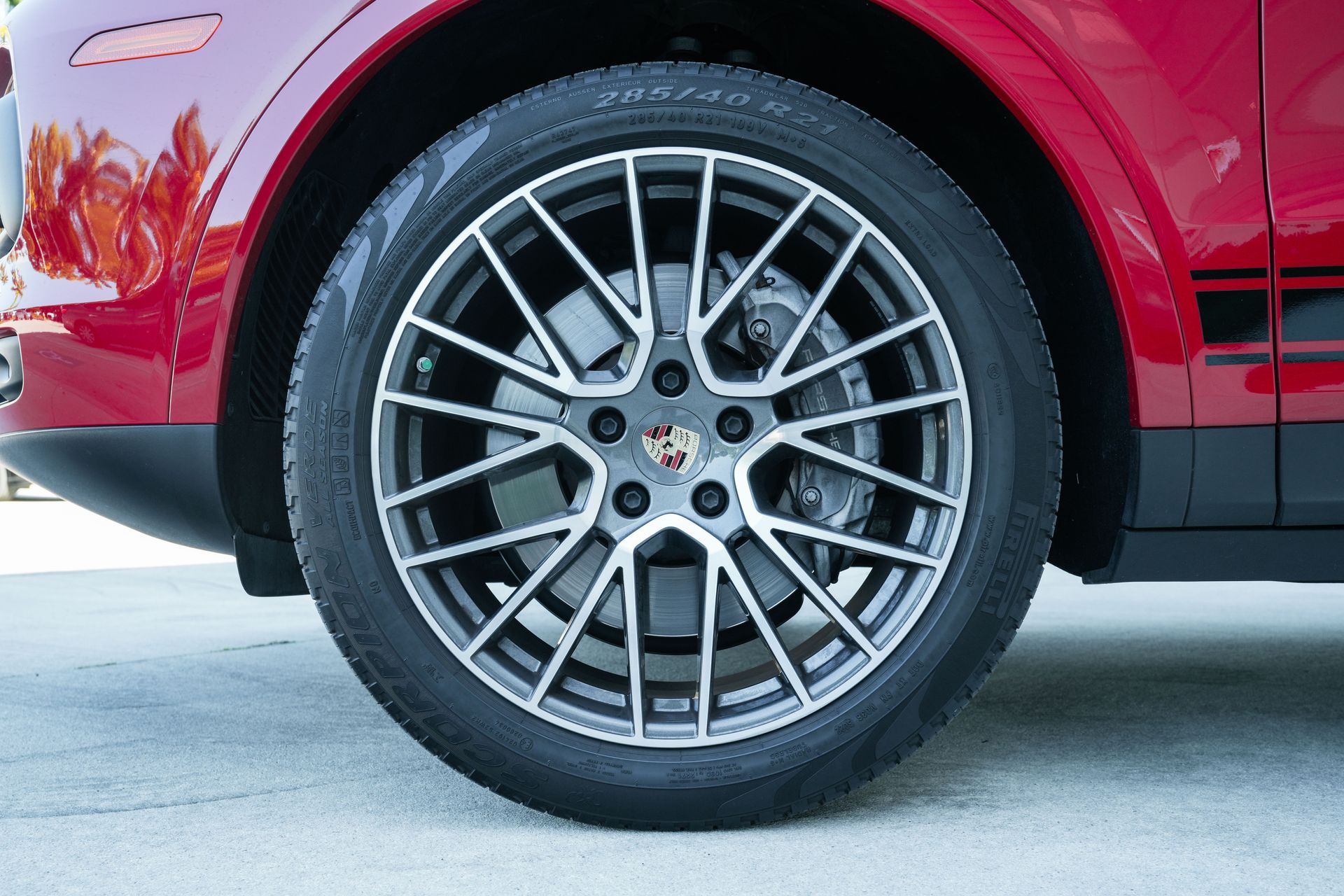 2023 Porsche Cayenne Platinum Edition photo 12