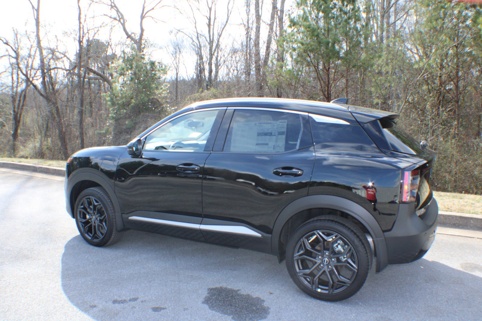 2025 Nissan Kicks SR photo 3