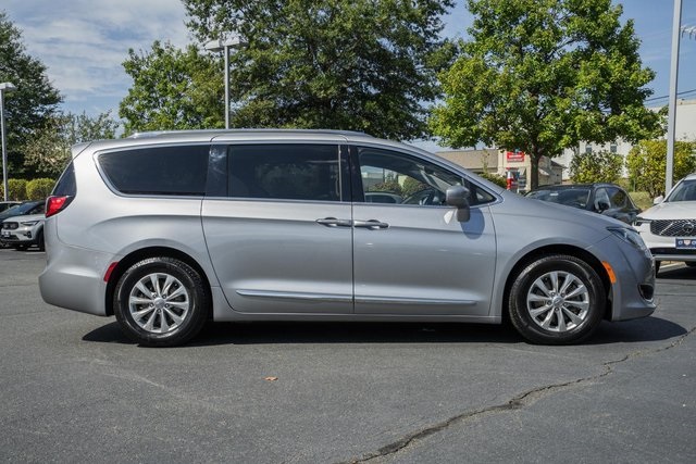 2018 Chrysler Pacifica Touring Plus photo 4