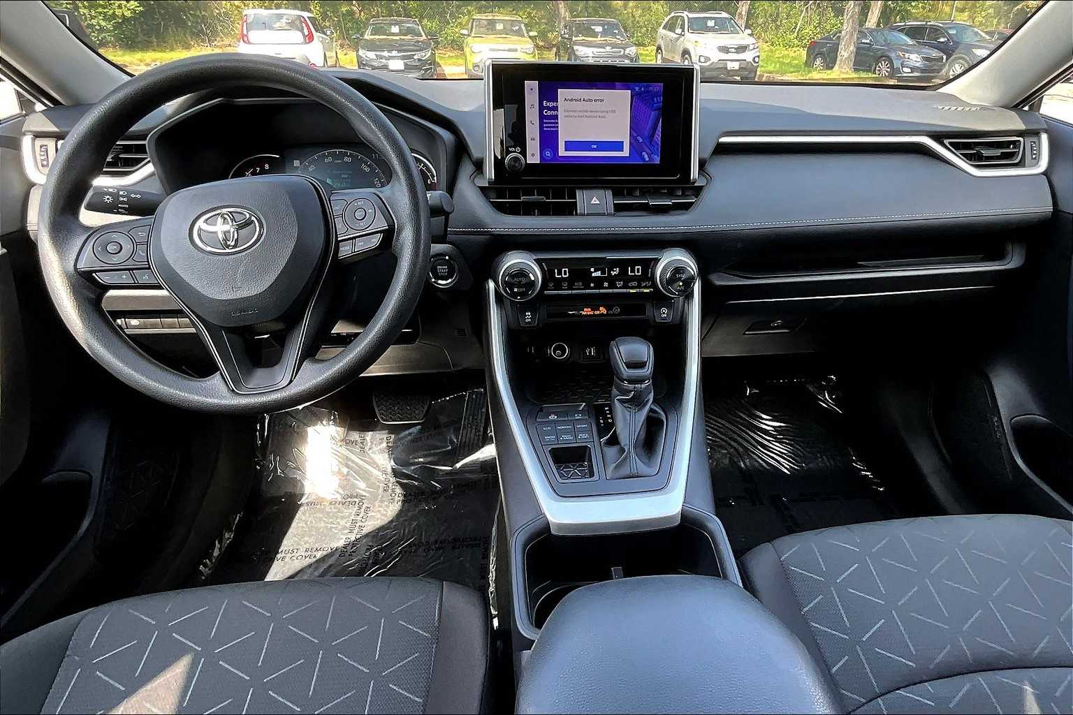 2025 Toyota RAV4 XLE photo 14