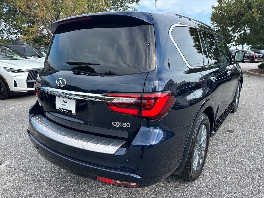 2022 Infiniti QX80 Luxe photo 3