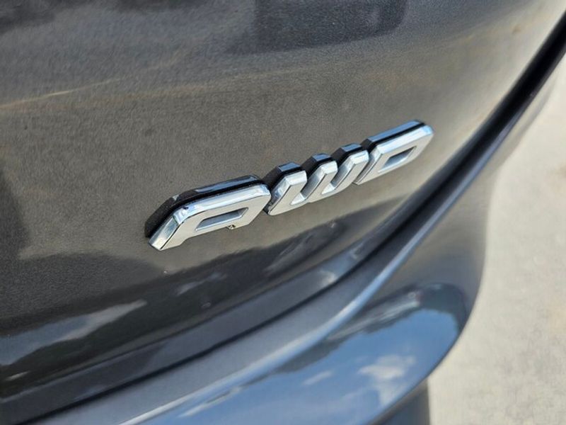 2024 Ford Edge Titanium photo 12