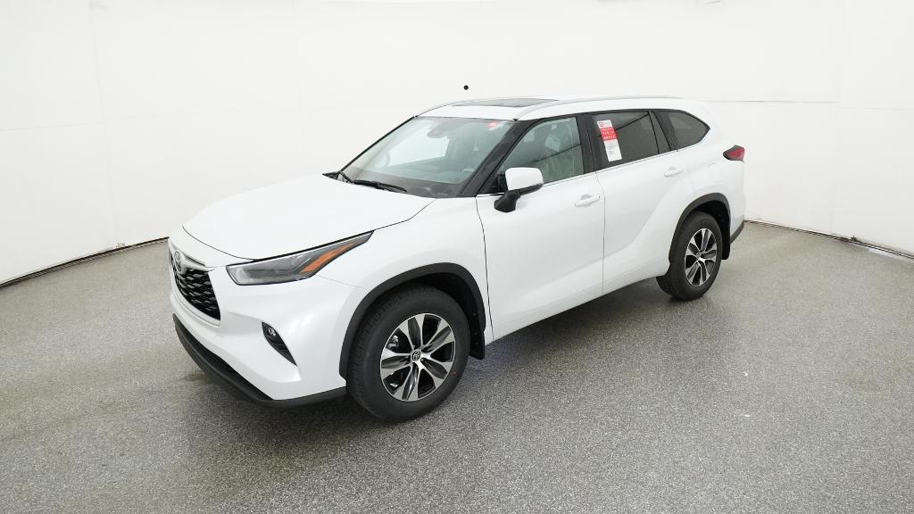2026 Toyota Highlander XLE's photo