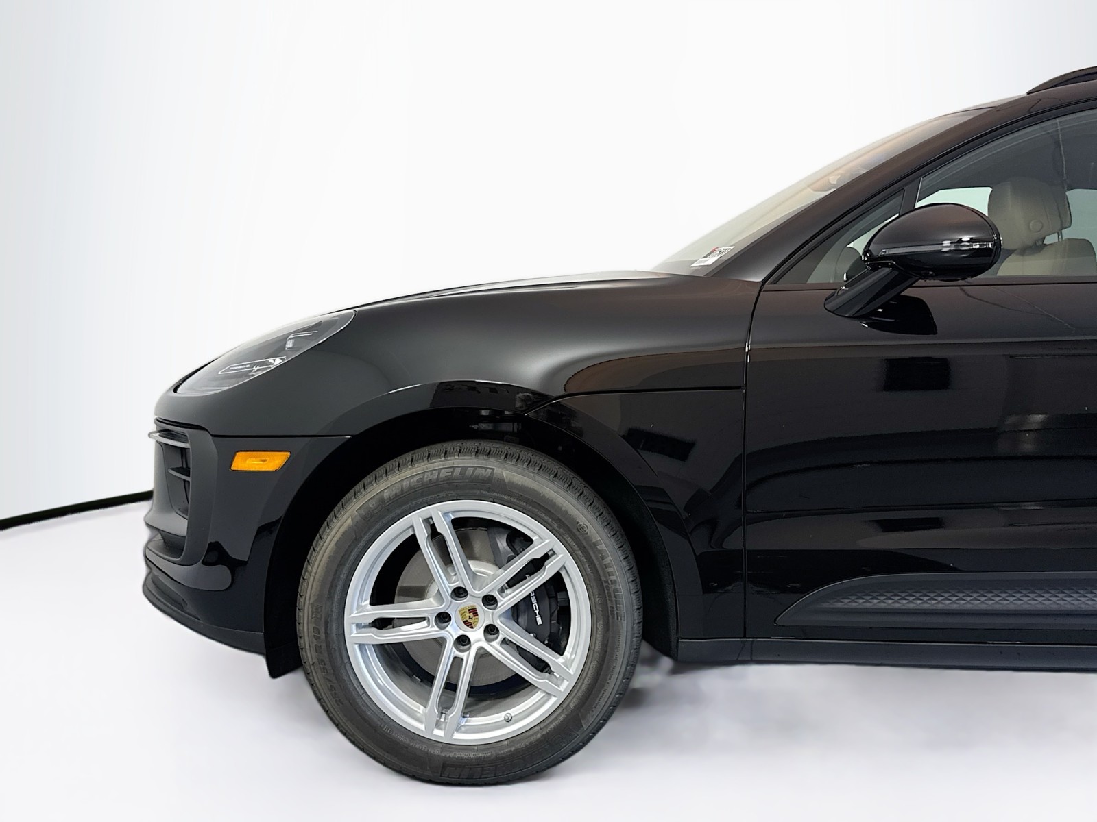 2025 Porsche Macan T photo 10