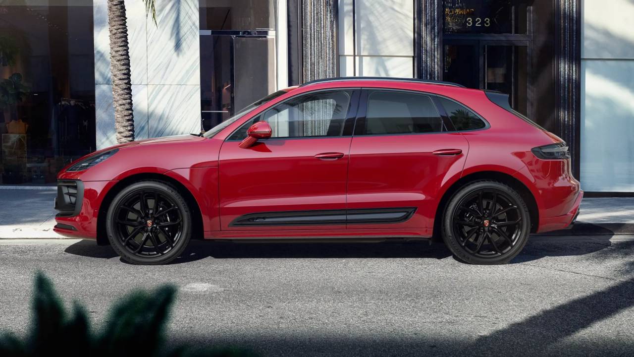 2025 Porsche Macan GTS photo 2