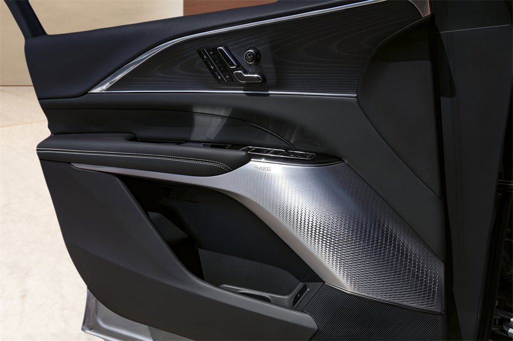 2024 Cadillac Lyriq Luxury photo 19