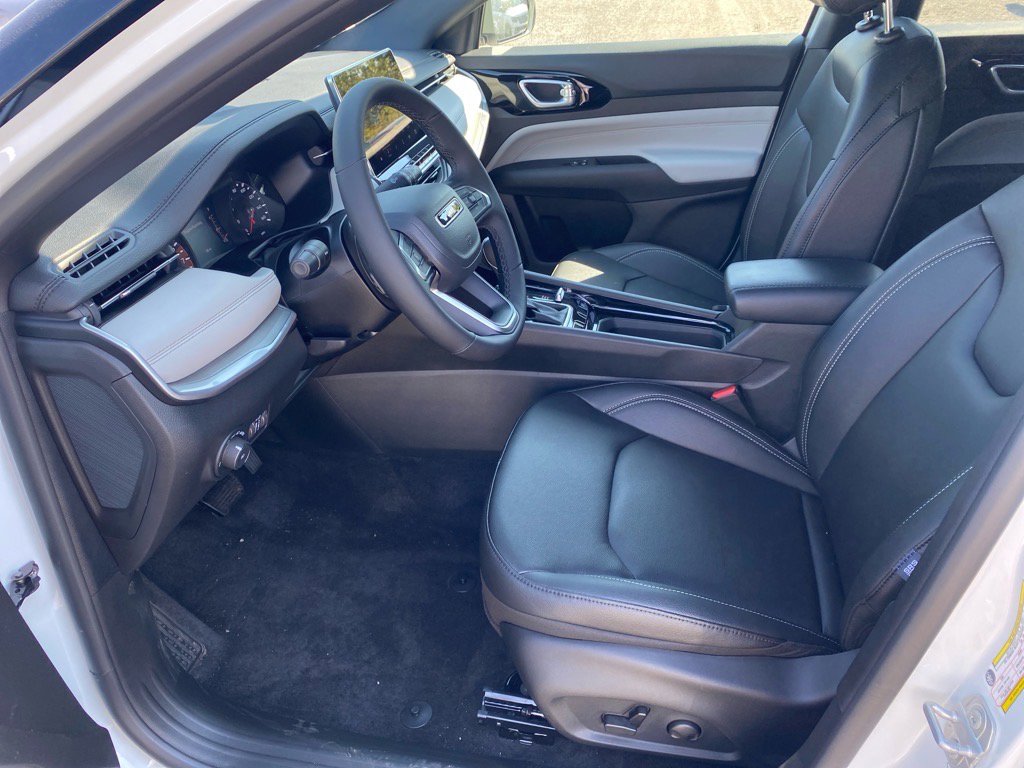 2025 Jeep Compass Limited photo 4
