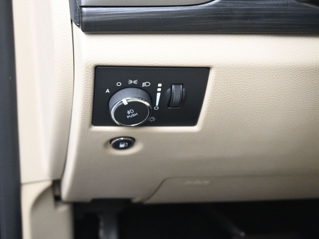 2022 Jeep Cherokee Laredo photo 9