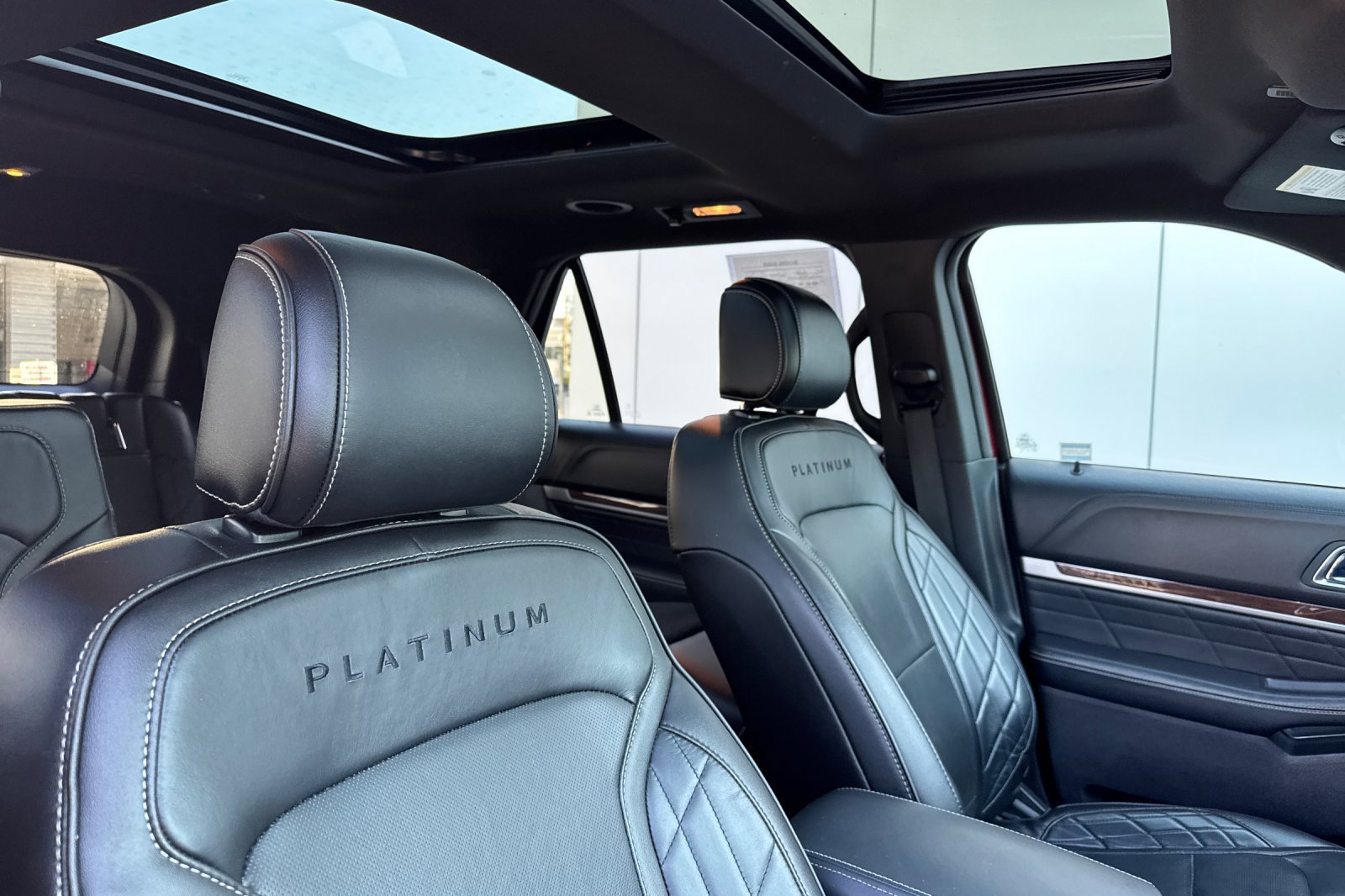 2017 Ford Explorer Platinum photo 17
