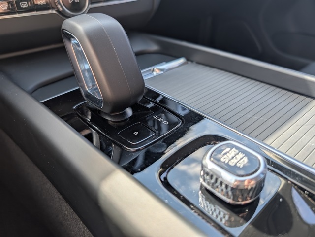 2025 Volvo XC60 B5 Core photo 22