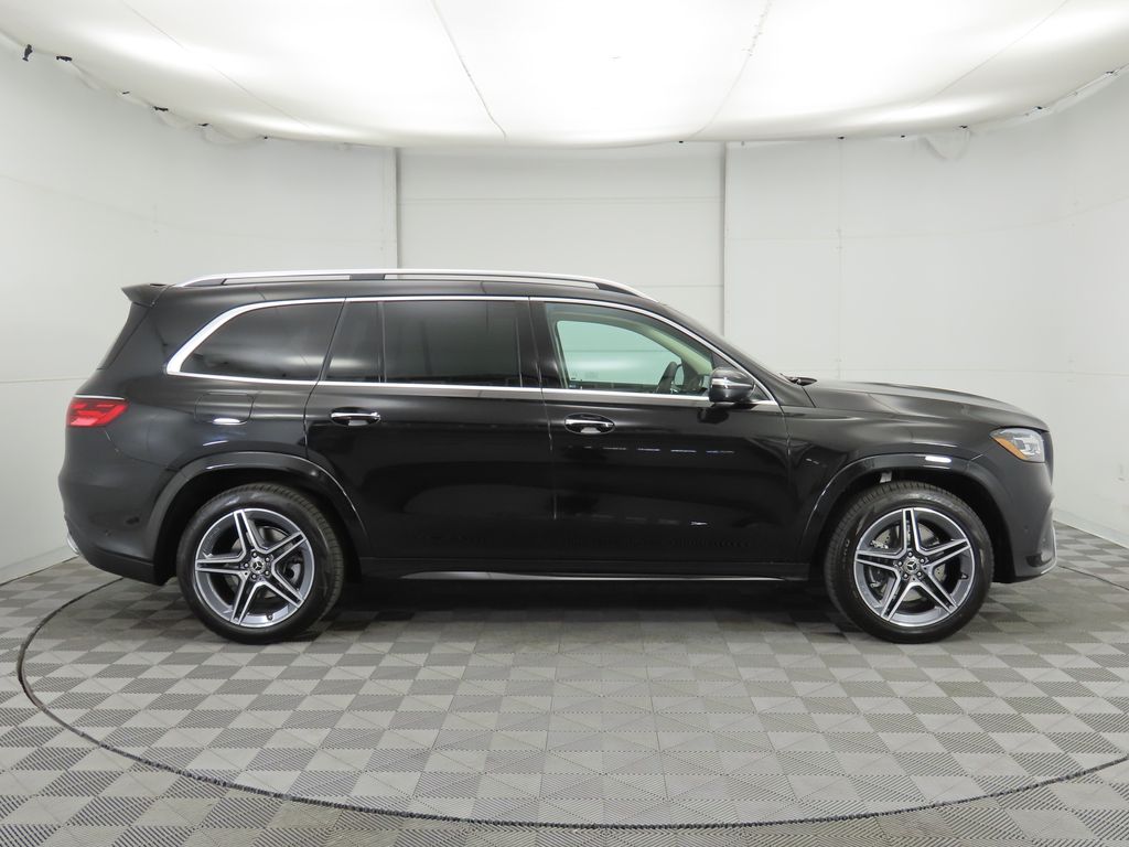 2025 Mercedes Benz GLS 450 4MATIC photo 3