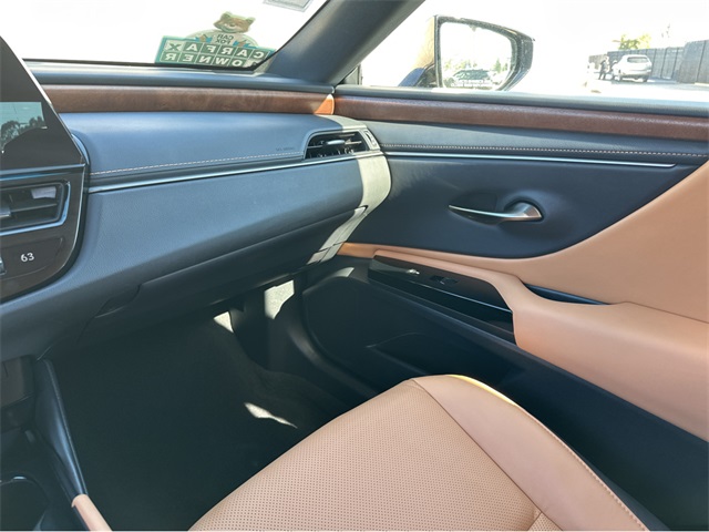 2025 Lexus ES 300h Premium photo 16